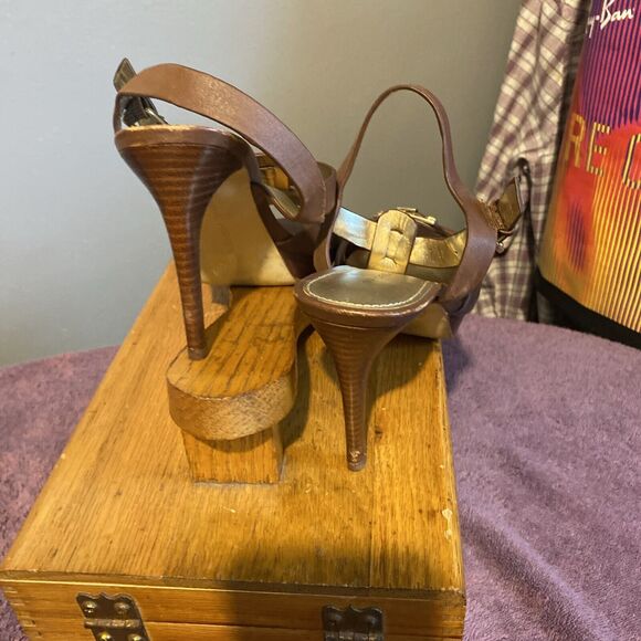 Marc Fisher‎ Leather Pumps Gold Accent  8M 3.5” Heals Strappy Wooden Heals - Picture 6 of 11